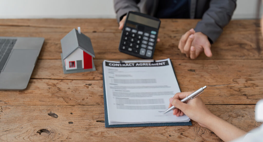 real estate agent delivering sample homes to custo 2023 11 27 04 55 54 utc