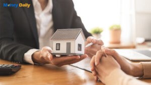 包租代管雖帶來便利，卻潛藏抽成過高、合約不公、維修糾紛等風險。本文解析2025最新市場趨勢，揭露4大風險並提供避坑對策，助房東選擇合法可靠的包租代管業者，確保收益最大化。