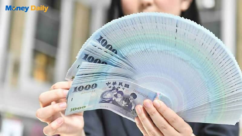 本篇文章詳盡比較2025年五大銀行的信用貸款方案，包括利率、貸款額度、手續費等資訊，幫助你輕鬆選擇最合適的貸款產品。無論是資金周轉、購車、購房或負債整合，都能找到最佳解決方案，快速應對各種財務需求。