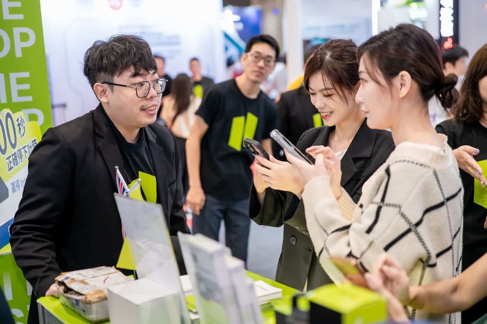 專業團隊商務拓展交流現場-ultima markets